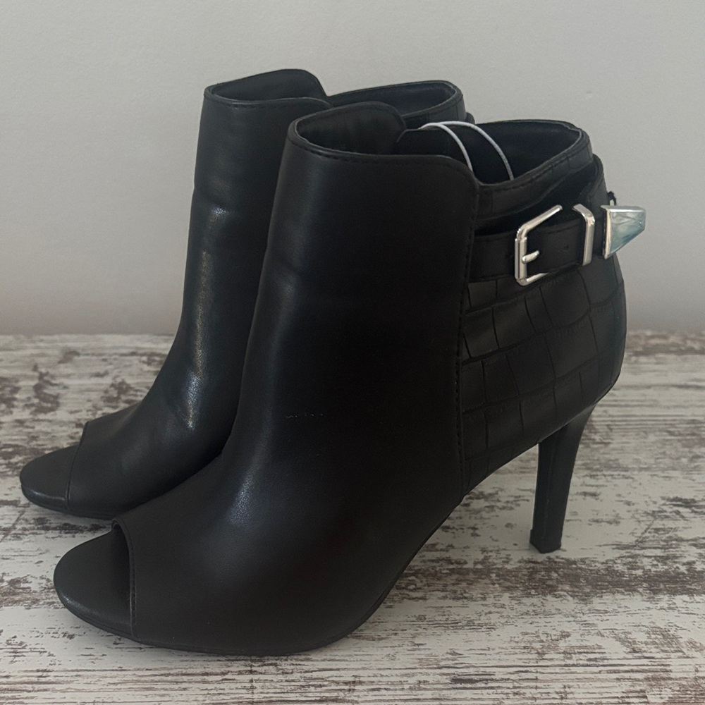Unisa Black Peep-Toe Heeled Boots
